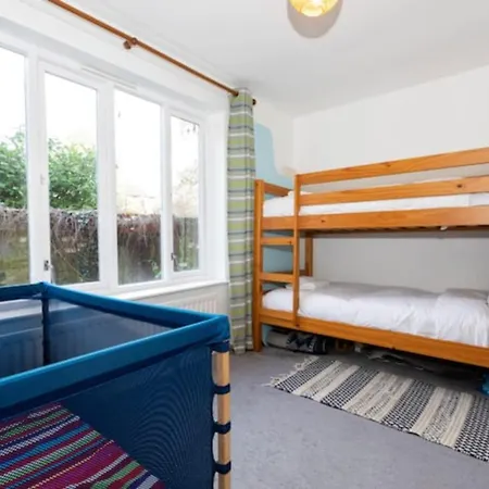 Charming Peaceful 2 Bedroom With Parking And Garden-3