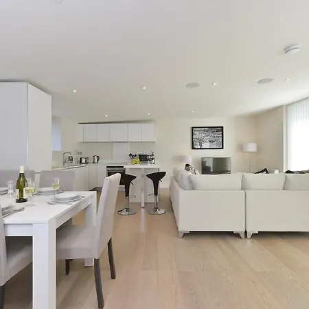 Tower Bridge City Apartments-2