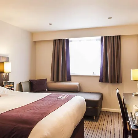 Premier Inn London Brixton-2
