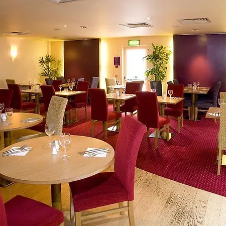 Hotel Premier Inn Watfor Central-3