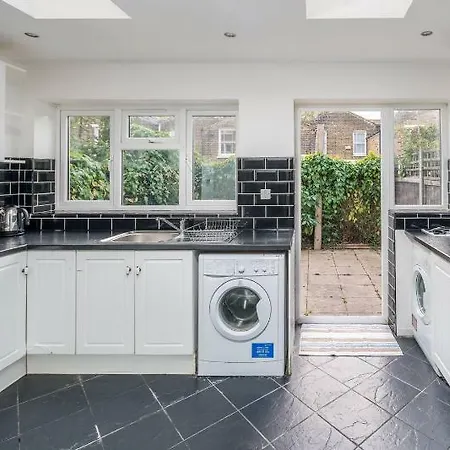 Oyo 108 Home Bancroft Road-3