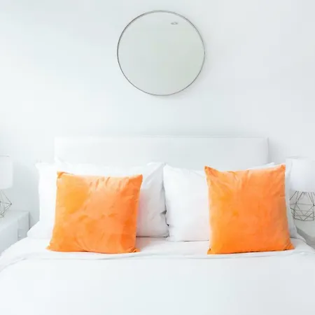 The Holborn Lights - Modern 3Bdr Home With Rooftop Terrace & Garage-3