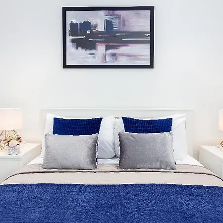 Luxurious Liberty Serviced Apartment-2