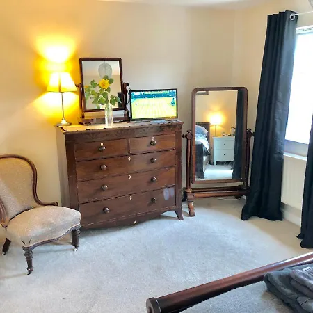 Lynbrook Guest House-2