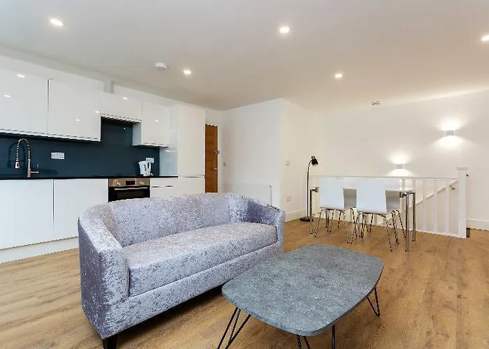 Oyo Home 136 Kings Ave New Builds London