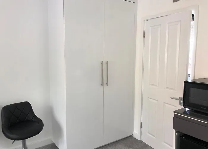 Boutique Self Contained Ensuite Double Bedroom With Own Entrance Free Off Street Parking Londres