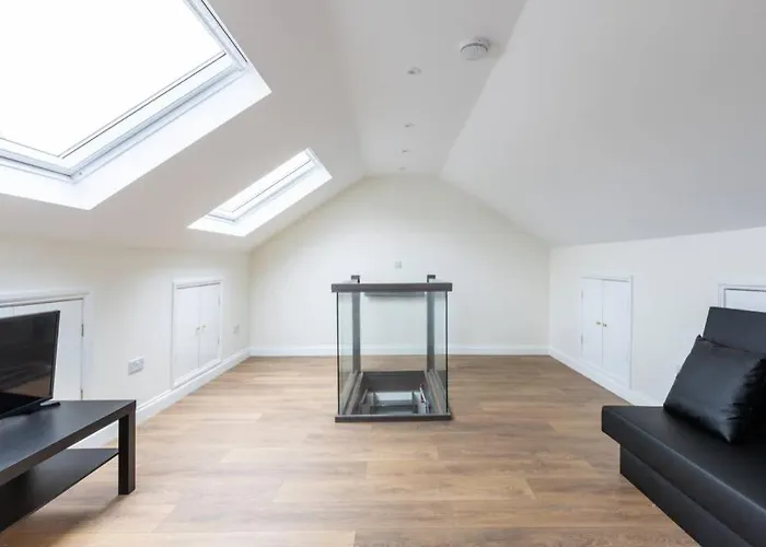 The Cumbria House 5 Bedroom House Stay Londres