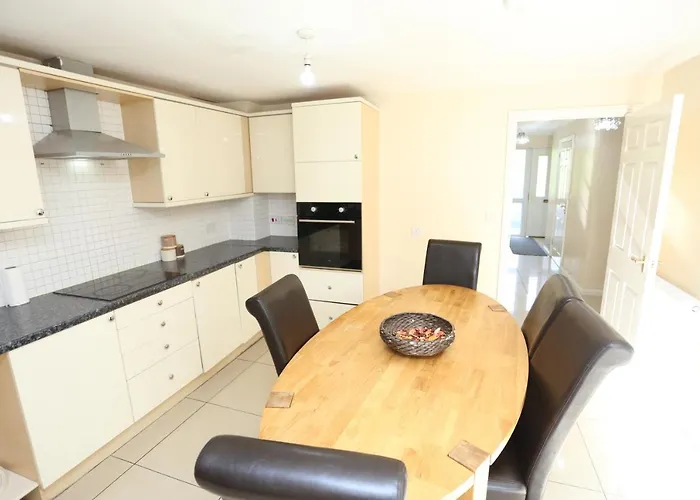 Lovely 4 Bed House London