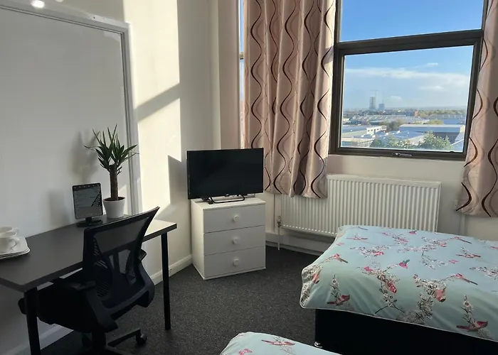 Mj Serviced Apartment London- X Large Double Room For 3 Guest -Skyline View-Close To Wembly