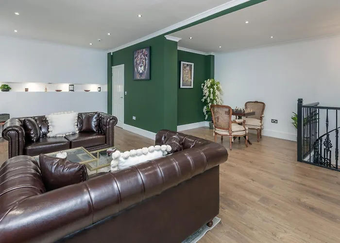 The London House - Entire Villa