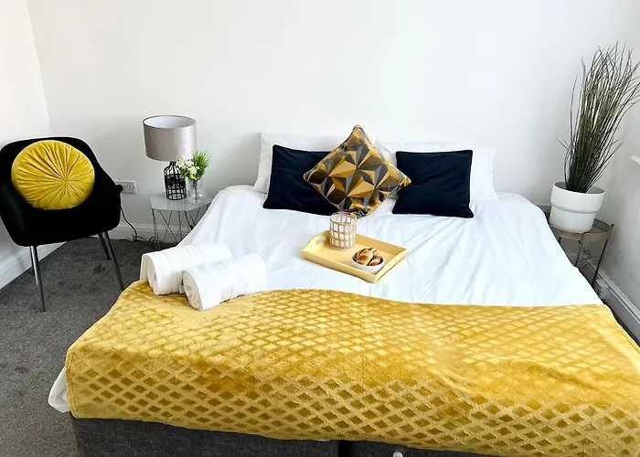 Cosy Trio: Flexible Stay Near Mall with Parking London