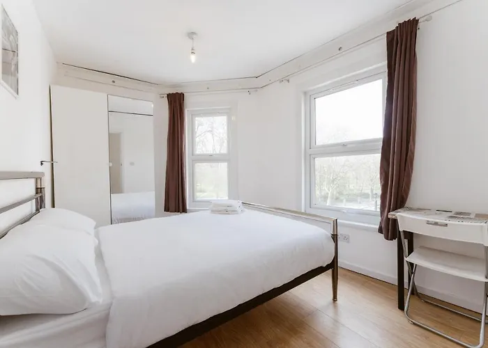 Mile End Double Rooms 27 Guest House London