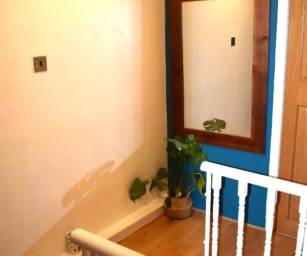 Cozy Room In A Shared House London
