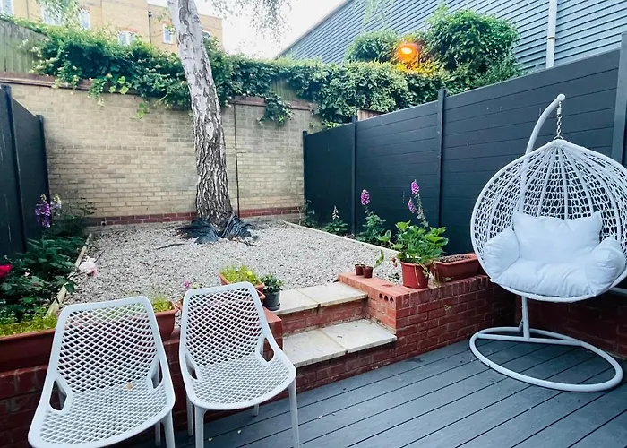 Riverside Premium En Suite Double Room E14 ロンドン