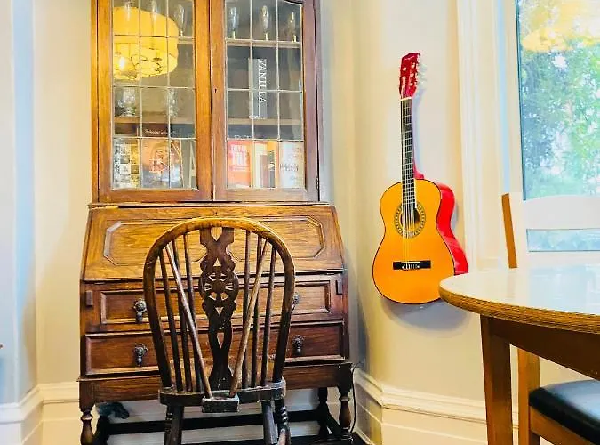Spacious Family Flat In London - Sleeps Up To 6 5 Minutes By Train To Bond Street