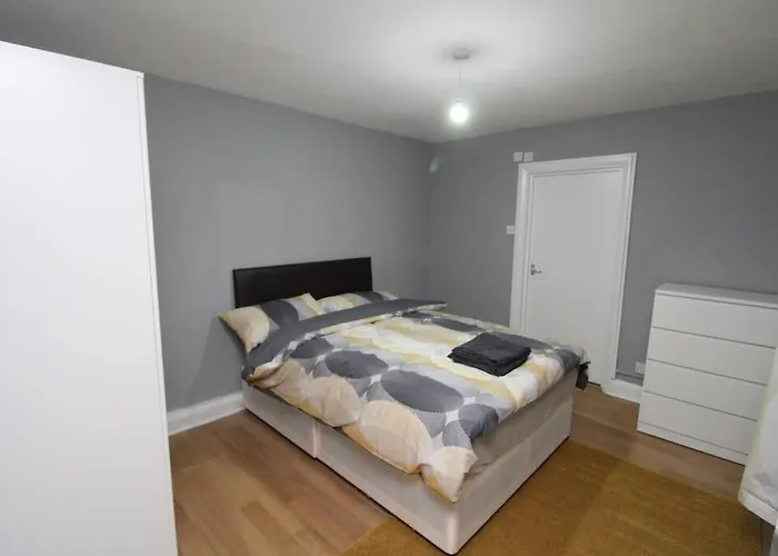 伦敦Modern 2 Bed Close To City公寓