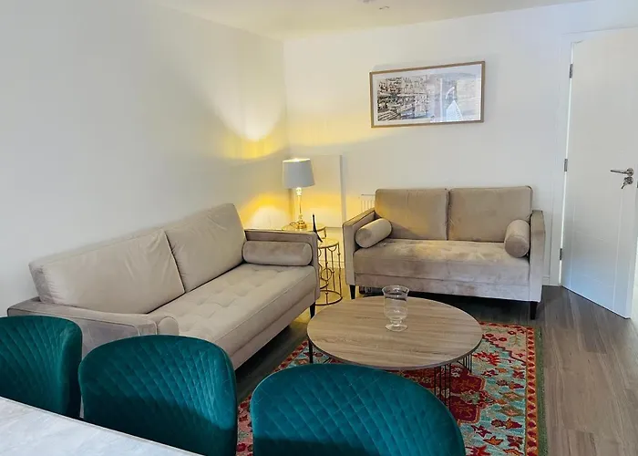Riverside Premium Double Room Garden View E14 London