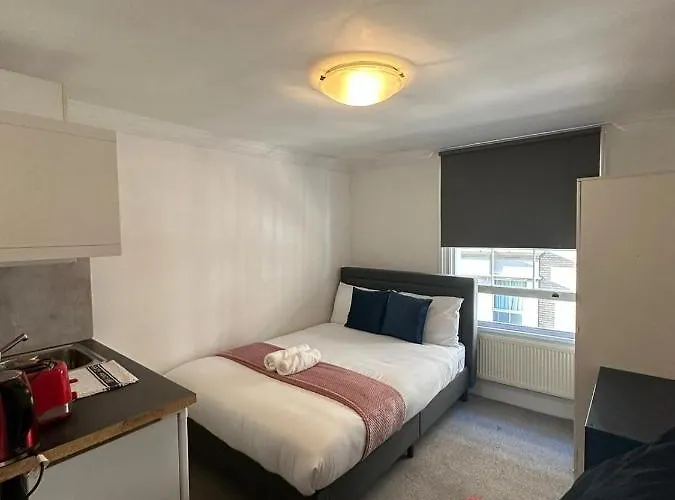 Spacious Comfortable Ensuite Rooms In 18Th Century Townhouse London
