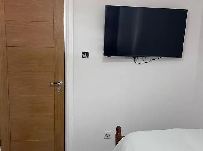 7 Venus Road Room 1 London