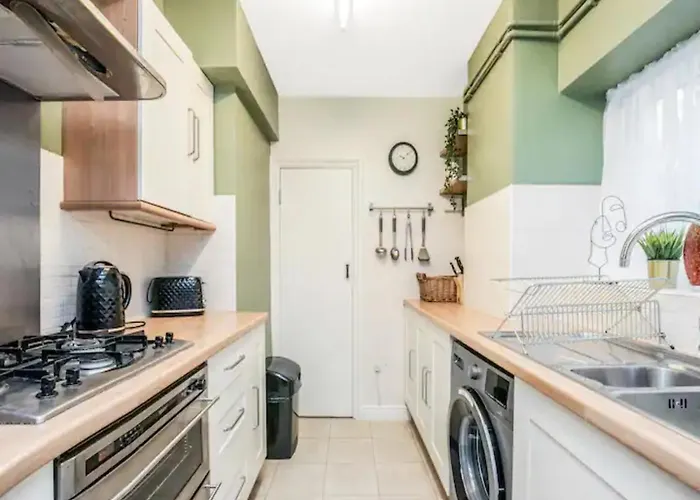 City Break Apartment By Acton Main Line - Pass The Keys Londen