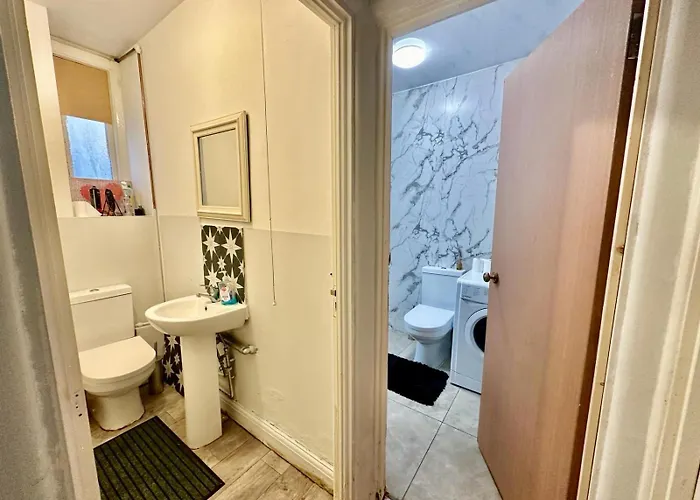 Whitechapel Station Rooms R1 London