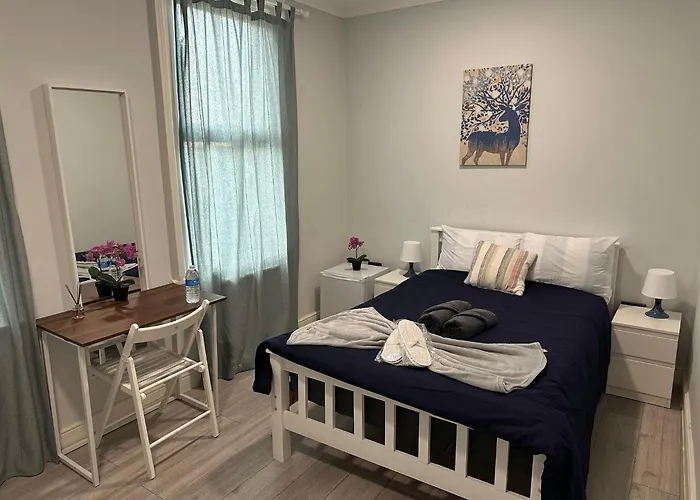 Apt - Sleeps 2 - Pets Ok - Acton Park & Stn Close London