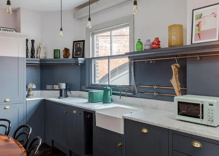 The Dream Factory - London Bridge- By Frankie Says Villa