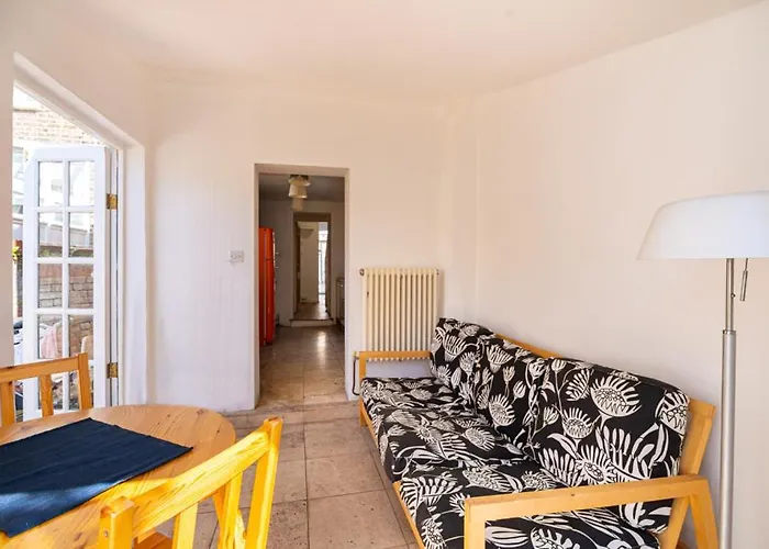 Bright Spacious Double Bedroom London