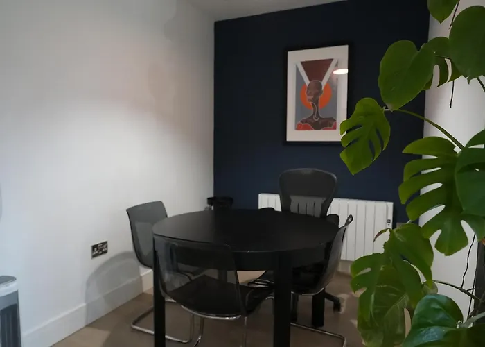 West London Luxury Oasis, Ealing Broadway - Best Location!!!