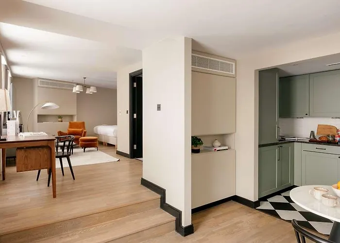 Native Kings Wardrobe Hotell London
