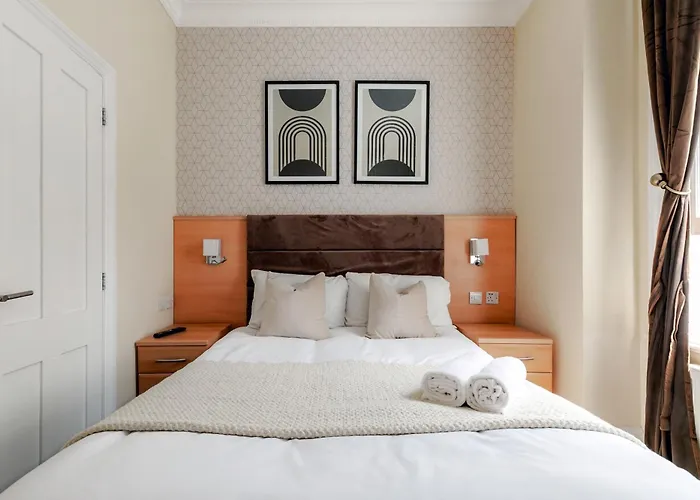 Mina Hotel London