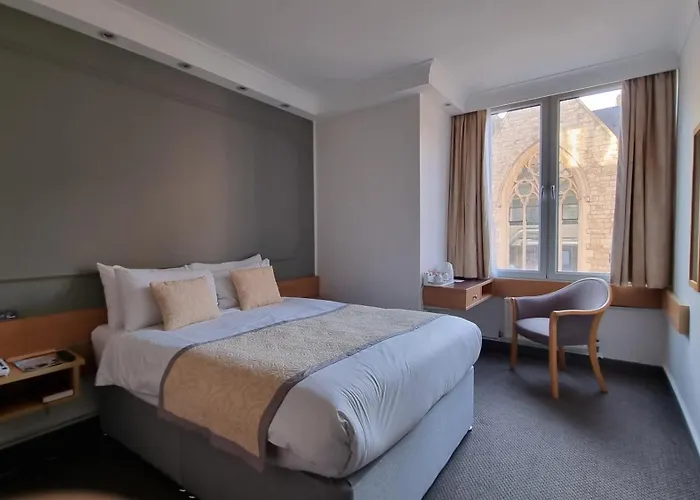 London hotels near Horse Guards Parade at Whitehall