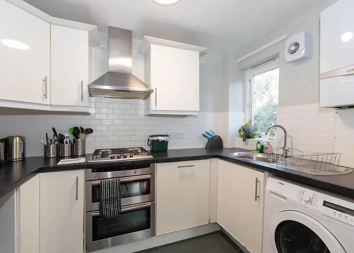 Charming Peaceful 2 Bedroom With Parking And Garden Londres