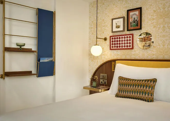 The Cura Hotel Kensington, London, A Tribute Portfolio Hotel Con un Casino