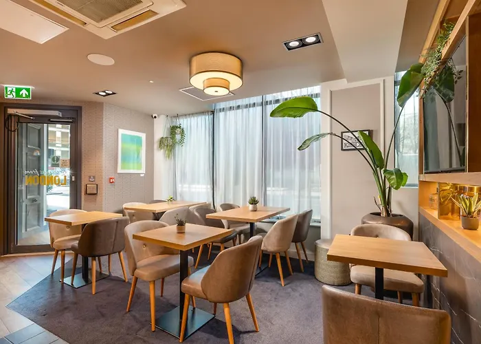 London hotels near Charles I Statue