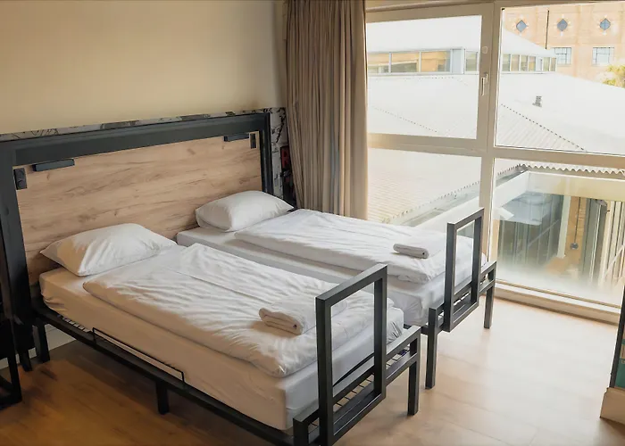 London Hotels near  with shuttle service
