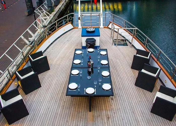 Absolute Pleasure Yacht Hotel London
