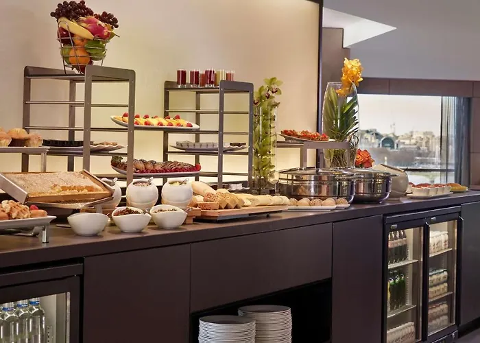 Plaza on the River Club&Residencia Londres