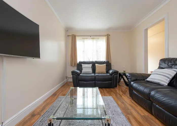Abkat Three Bedroom Home Londen